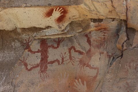 CUAVA DE LAS MANOS Site préhistoique avec peintures rupestres