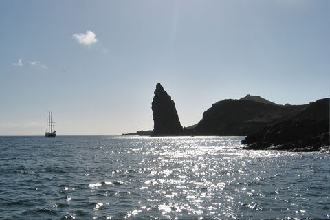 Isla Bartolome rocher pinnacle